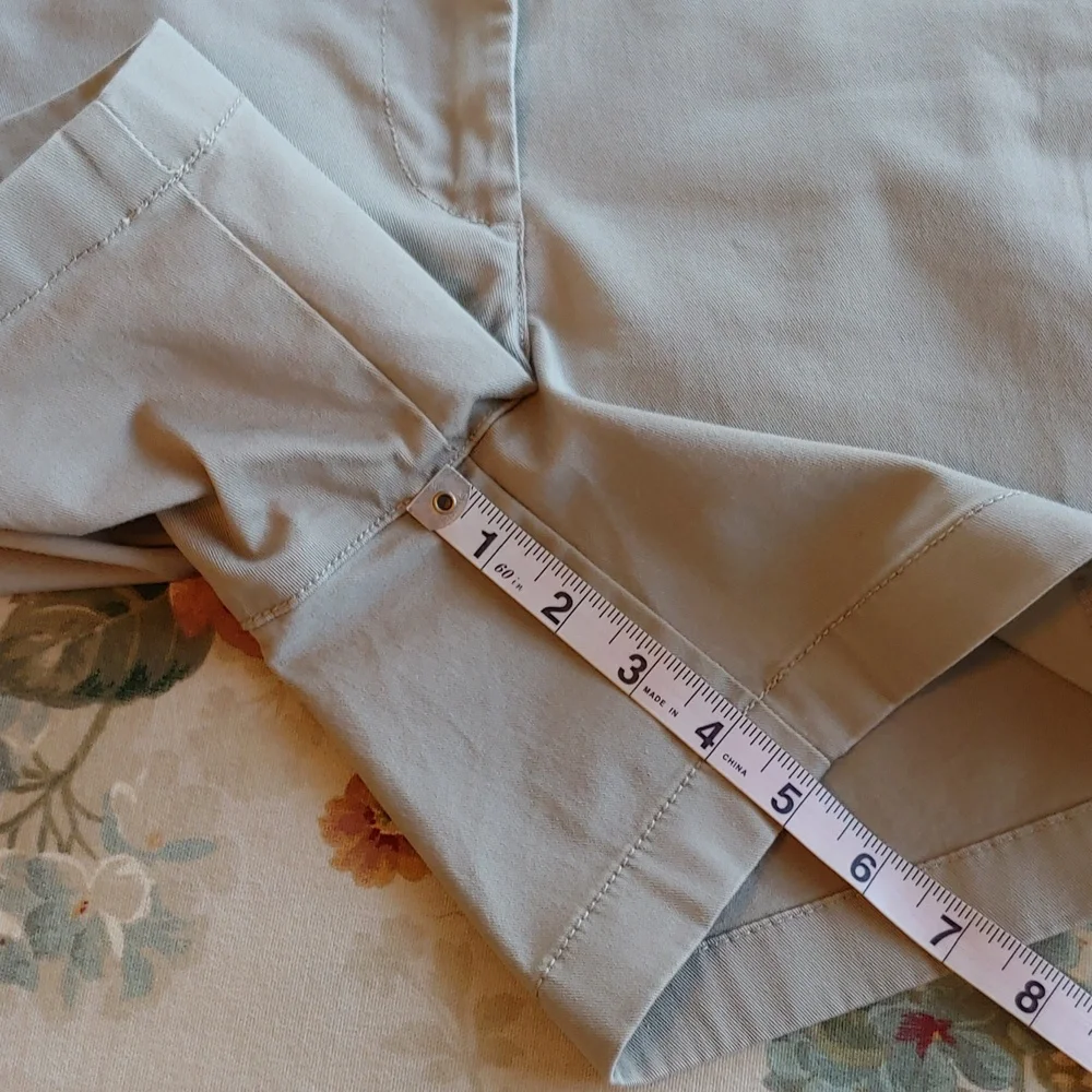 J. Crew 5" Khaki Cotton Stretch Chino Shorts in Women's Size 4 - Picture 9 of 17